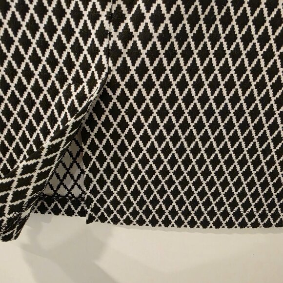 SOHO Apparel Ltd. Pencil Skirt Size L Pull On Black White Textured Knee Length - Picture 4 of 9